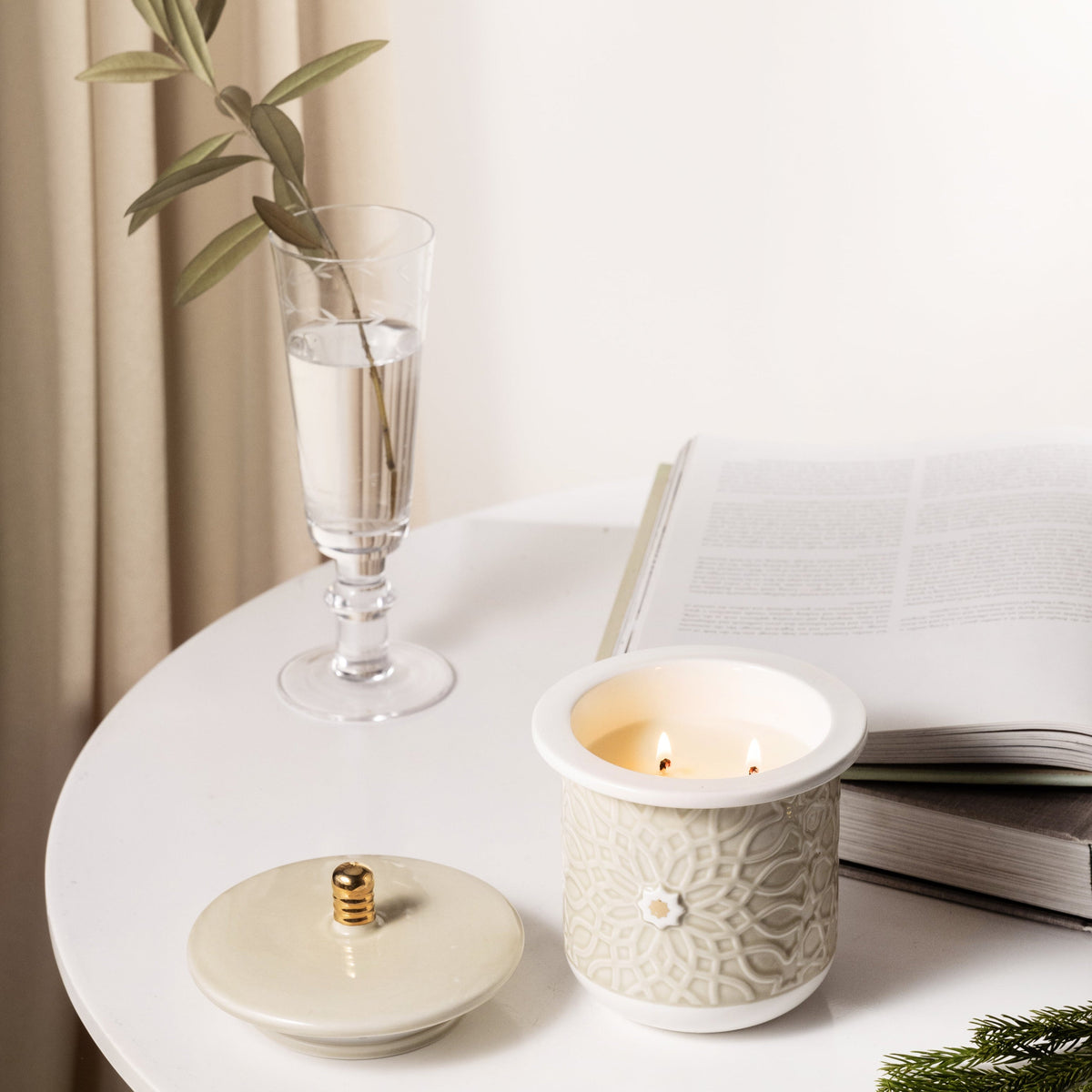 Asala - Large Candle| Smoky Patchouli - Beige & Gold